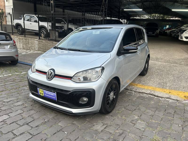 VOLKSWAGEN - UP - 2017/2018 - Prata - R$ 63.000,00