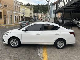 NISSAN - VERSA - 2017/2018 - Branca - Sob Consulta