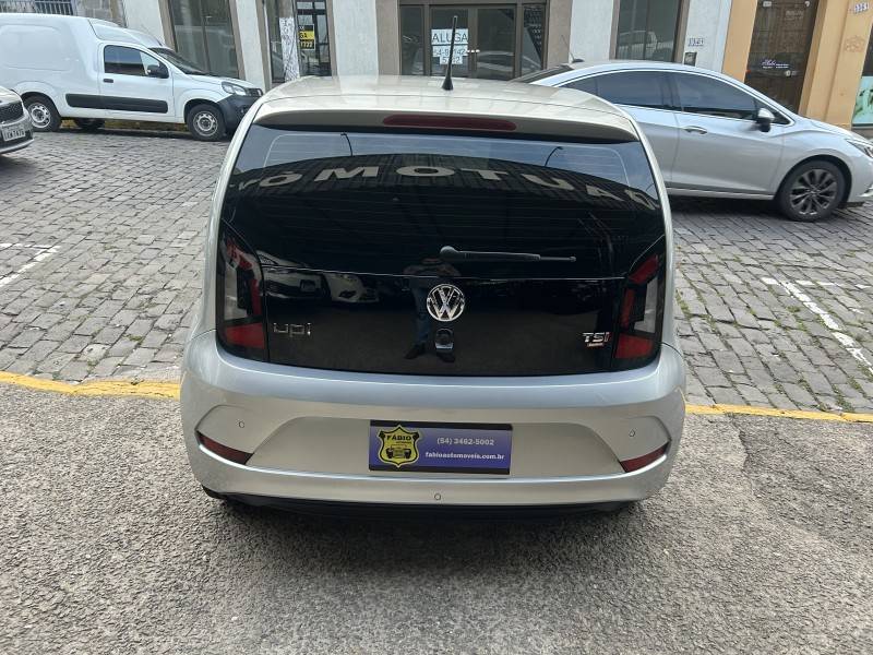 VOLKSWAGEN - UP - 2017/2018 - Prata - R$ 63.000,00