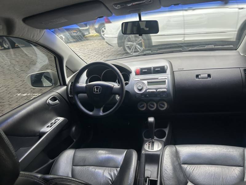 HONDA - FIT - 2006/2007 - Branca - Sob Consulta