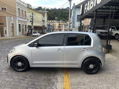 VOLKSWAGEN - UP - 2017/2018 - Prata - Sob Consulta