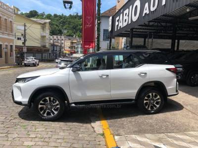 TOYOTA - HILUX SW4 - 2025/2025 - Branca - Sob Consulta
