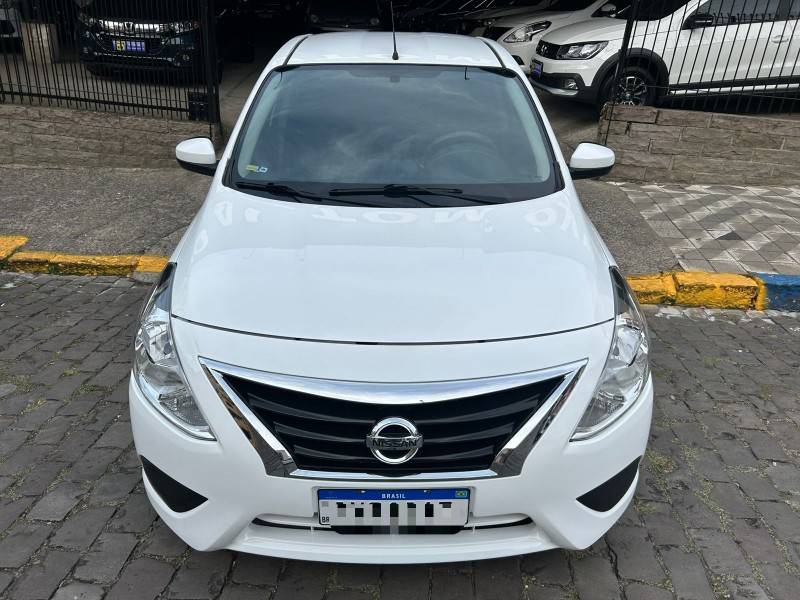 NISSAN - VERSA - 2017/2018 - Branca - Sob Consulta