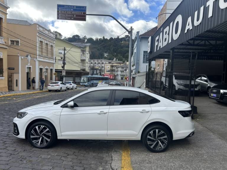 VOLKSWAGEN - VIRTUS - 2023/2024 - Branca - Sob Consulta