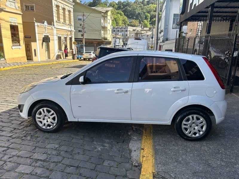 FORD - FIESTA - 2014/2014 - Branca - Sob Consulta