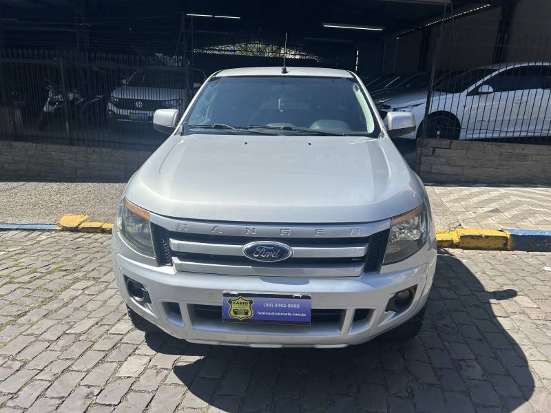 FORD - RANGER - 2013/2013 - Prata - Sob Consulta