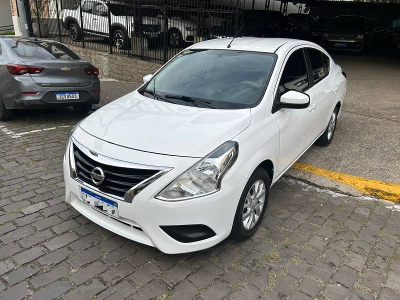 NISSAN - VERSA - 2017/2018 - Branca - Sob Consulta