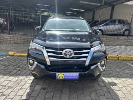 TOYOTA - HILUX SW4 - 2017/2017 - Preta - Sob Consulta