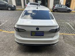 VOLKSWAGEN - VIRTUS - 2023/2024 - Branca - Sob Consulta