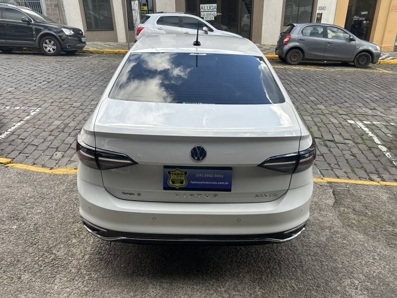 VOLKSWAGEN - VIRTUS - 2023/2024 - Branca - Sob Consulta
