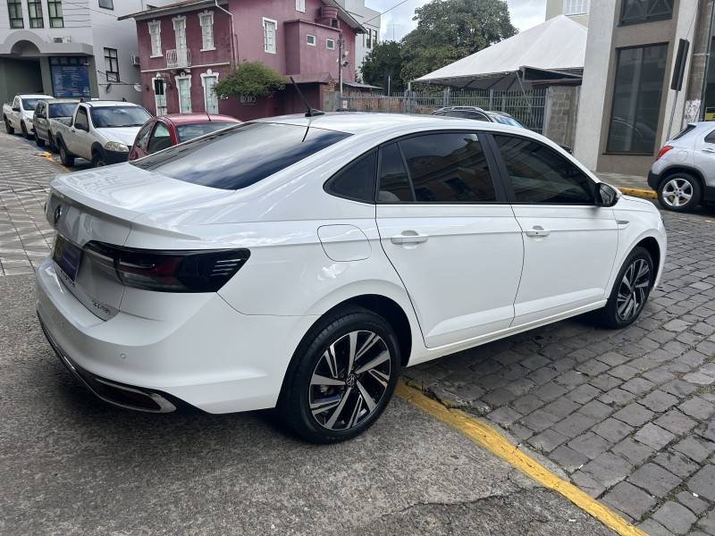 VOLKSWAGEN - VIRTUS - 2023/2024 - Branca - Sob Consulta