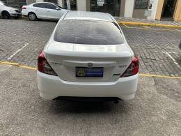 NISSAN - VERSA - 2017/2018 - Branca - Sob Consulta