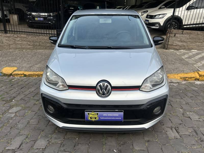 VOLKSWAGEN - UP - 2017/2018 - Prata - R$ 63.000,00