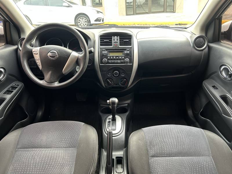NISSAN - VERSA - 2017/2018 - Branca - Sob Consulta